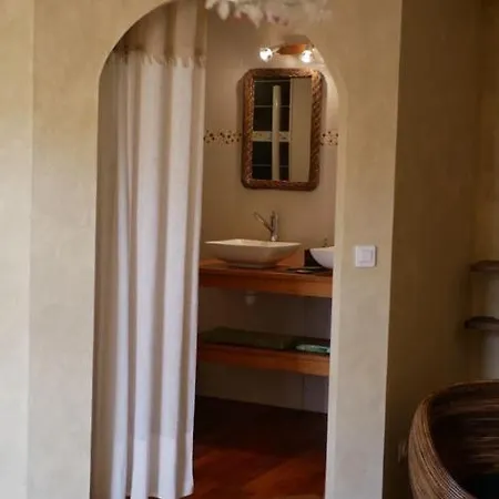 Les Jardins De Lumiere Bed and breakfast