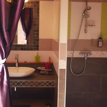 Oda ve Kahvaltı Les Jardins De Lumiere 4*